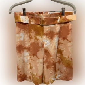 Ann Taylor Factory pleated, tie-dye, belted mid rise short. Size 0.